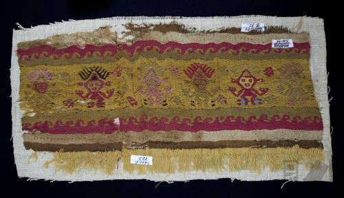 Fragmento de paño con flecos