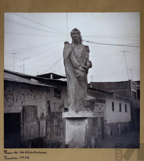 Paseo Los Libertadores, Tumbes. Serie Las Banderolas