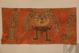 Paño decorado con personaje antropomorfo rodeado de serpientes bicéfalas