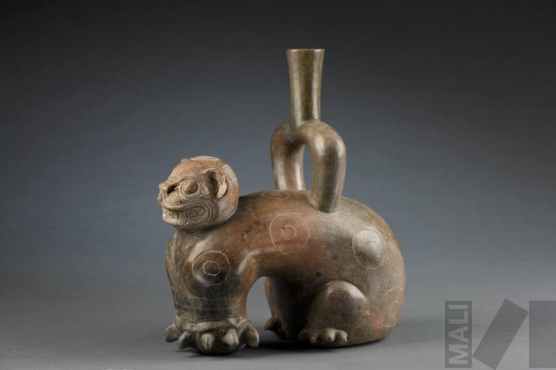 Botella en forma de felino