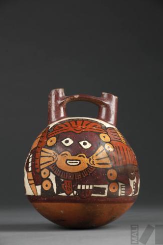 Botella de doble pico y asa puente con representación del ser mítico antropomorfo