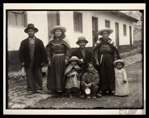 Familia campesina llegando a Morococha