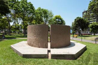 Torre de adobe de canto
