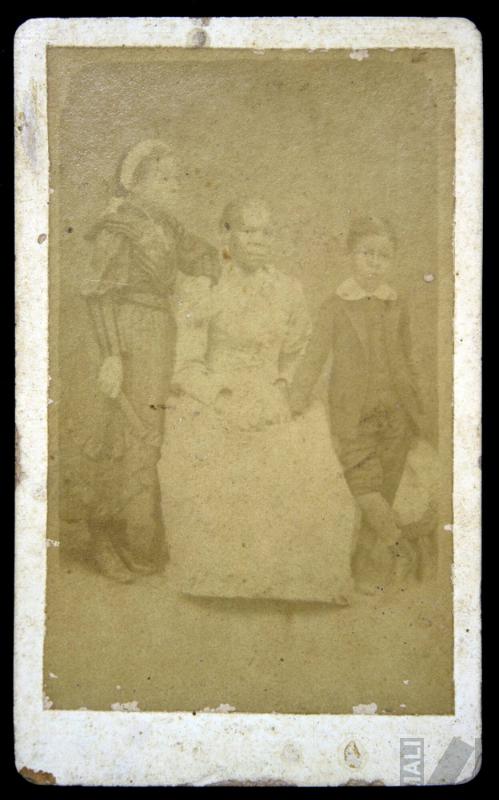 Dominga Muñoz con sus hijos