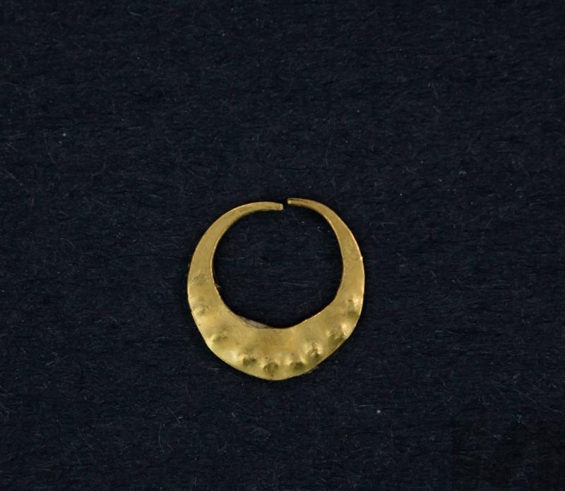 Nariguera de forma semi circular