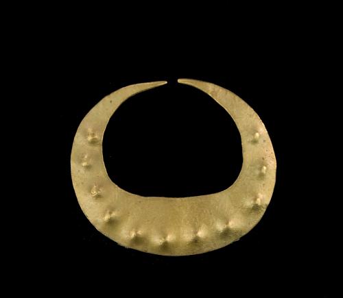 Nariguera de forma semi circular