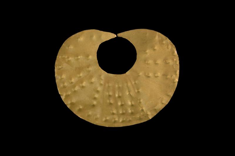 Nariguera de forma semi circular