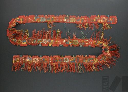 Banda con representación de flores y picaflores