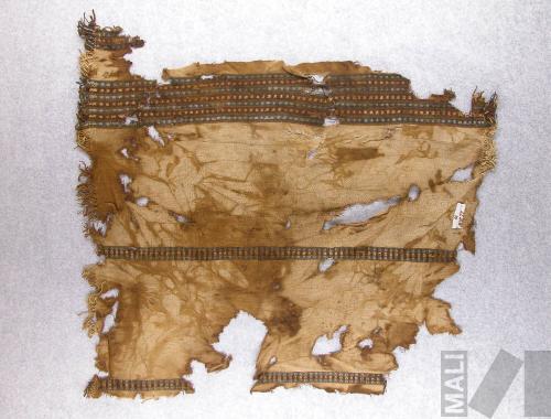 Fragmento de paño con diseños de estrellas