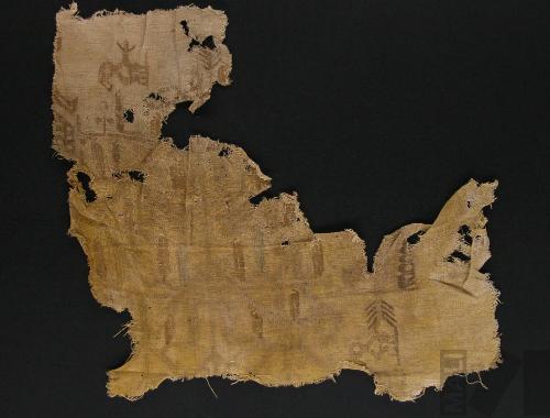 Fragmento de paño con decoración de aves y plantas