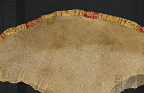 Taparrabo con decoración  en tapiz  y diseños de aves