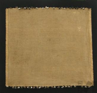 Unku en tela llana con aplicaciones de borlas de cobre