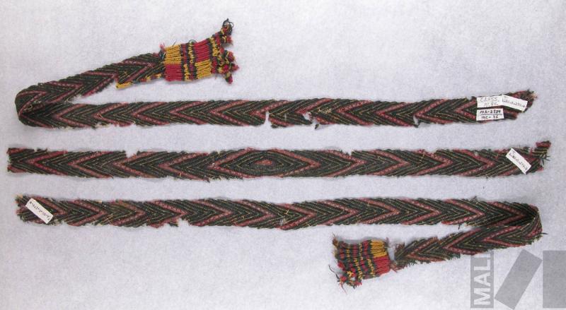 Fragmentos de cinta con diseño de chevrones