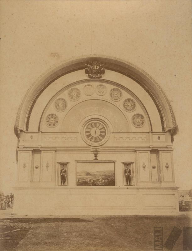 Reloj de Pedro Ruiz Gallo en el Parque de la Exposición