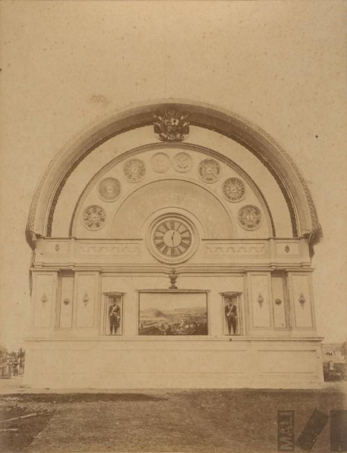 Reloj de Pedro Ruiz Gallo en el Parque de la Exposición