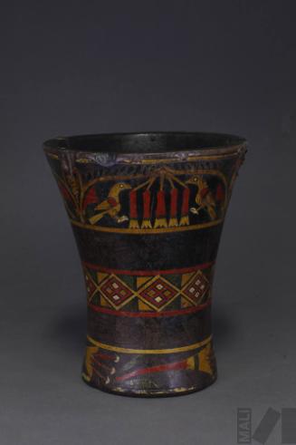 Quero con motivos de aves y cantutas