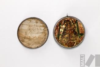 Relicario bifaz con imágenes de la Virgen de Copacabana y Santa Gertrudis
