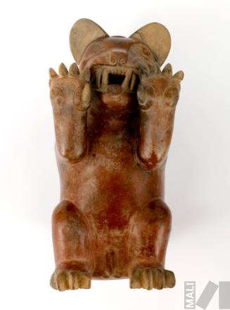 Botella con representación de felino