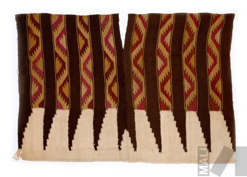 Túnica con decoración en bandas