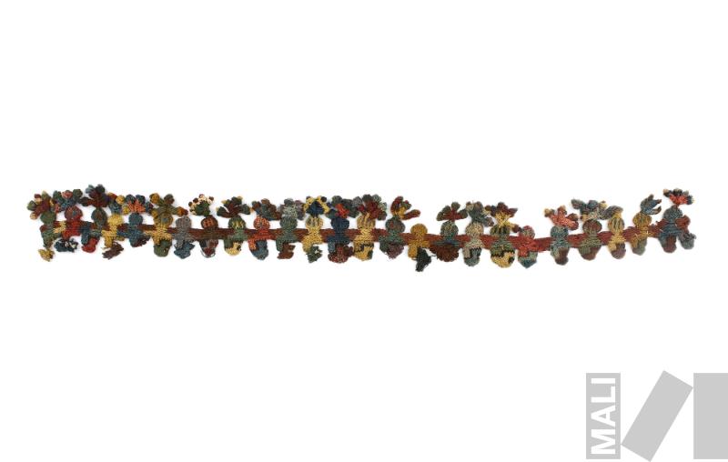 Adorno tridimensional con motivos fitomorfos