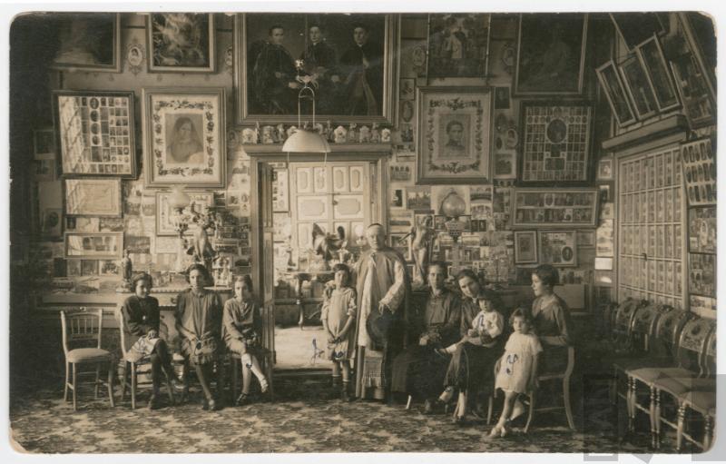 Monseñor Benigno Yábar con su familia 