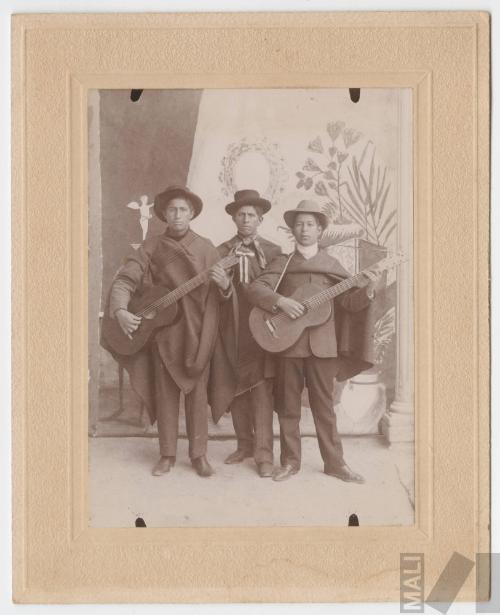 Enrique Martinez, Fidel Salazar y personaje no identificado