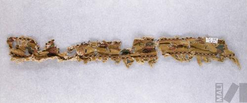 Fragmento de paño con flecos