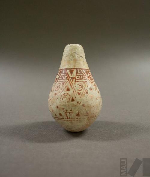 Calero con decoración de motivos geométricos