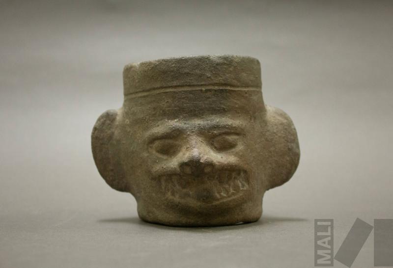 Matriz para molde de cuello