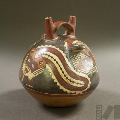 Botella con representación de Ser Mítico Antropomorfo con cuerpo de serpiente y arañas