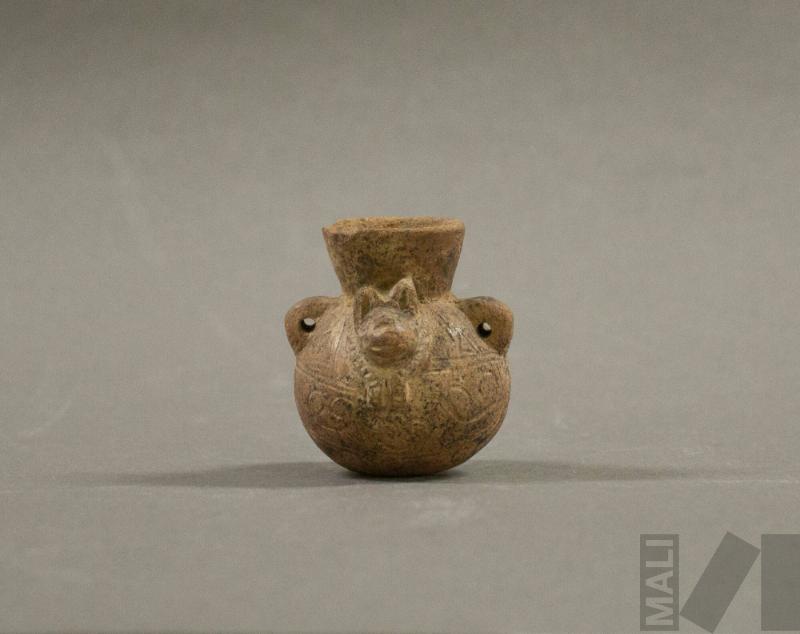 Cántaro miniatura con cabeza zoomorfa
