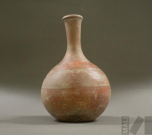 Botella con decoración floral