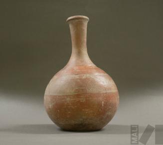 Botella con decoración floral