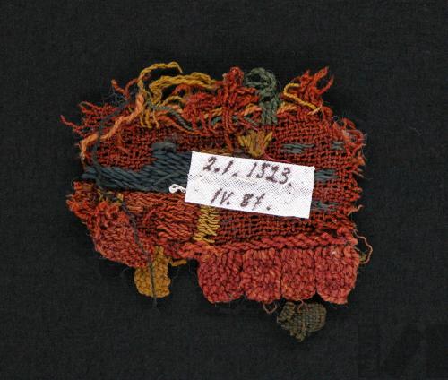 Fragmento de banda con diseño geométrico