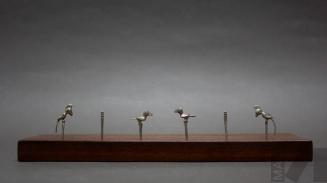 Tablero de juego con estuche de cuero y seis figurinas de plata