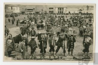 Bailarines de Qhapaq Qolla en plaza San Pablo de Canas