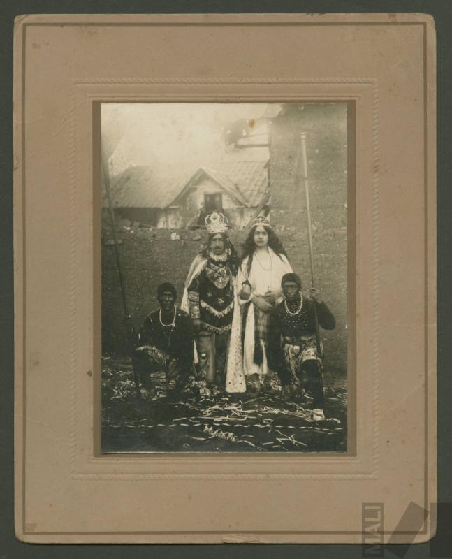 Antonia Ampuerzo Condezo y su padre en fiesta de carnaval