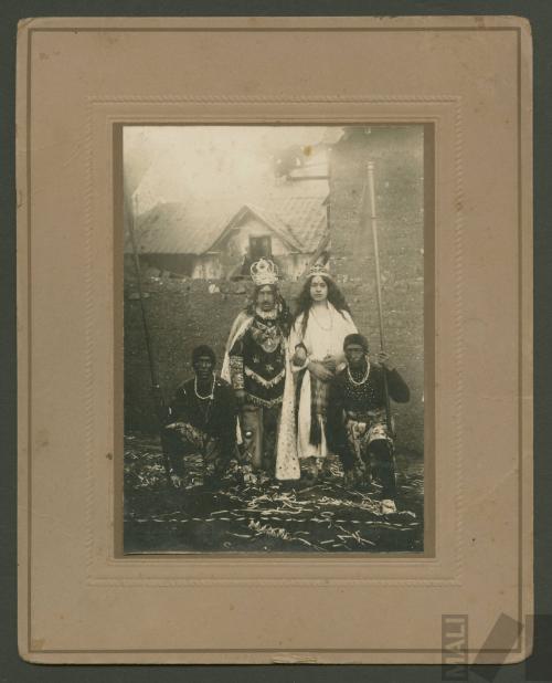 Antonia Ampuerzo Condezo y su padre en fiesta de carnaval