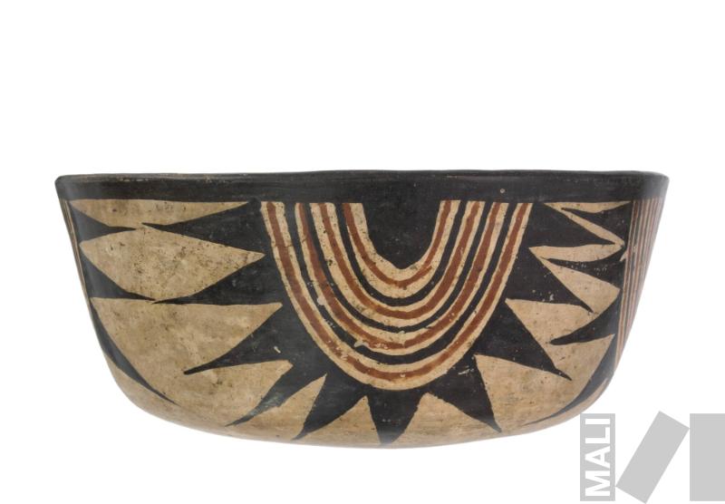 Cuenco con motivos semiovales de contorno aserrado