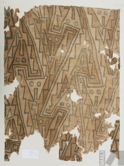 Fragmento de paño pintado con serpientes entrelazadas