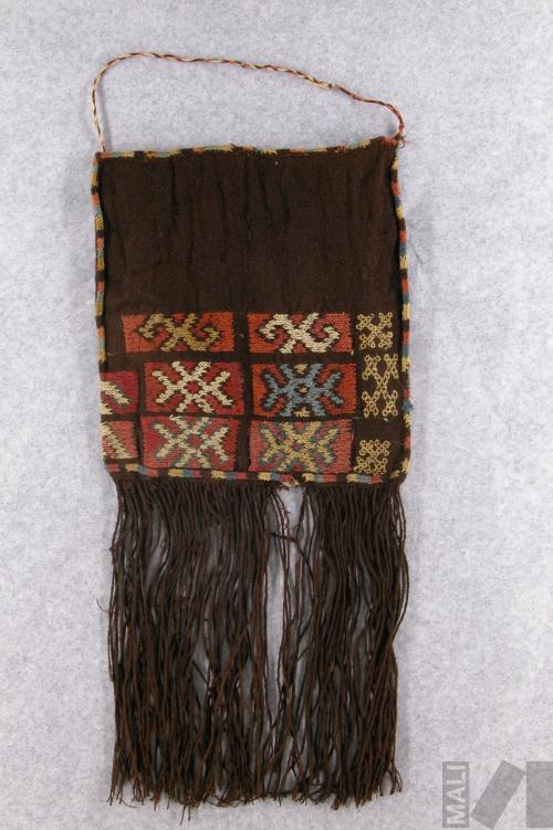 Chuspa con diseños geométricos