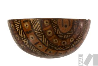 Cuenco con diseños geométricos