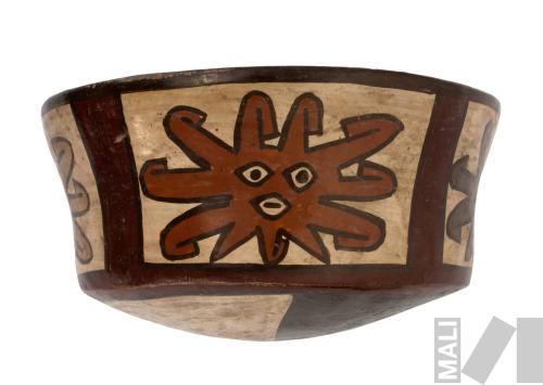 Cuenco con representación de rostro de personaje antropomorfo