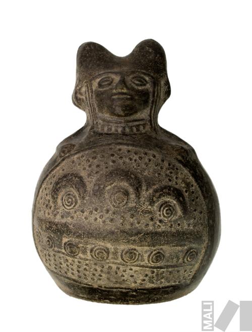 Botella con representación de divinidad femenina Chimú