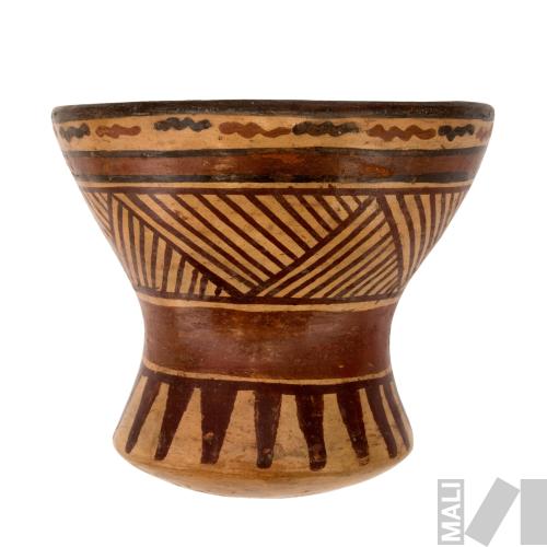 Vaso con motivos geométricos