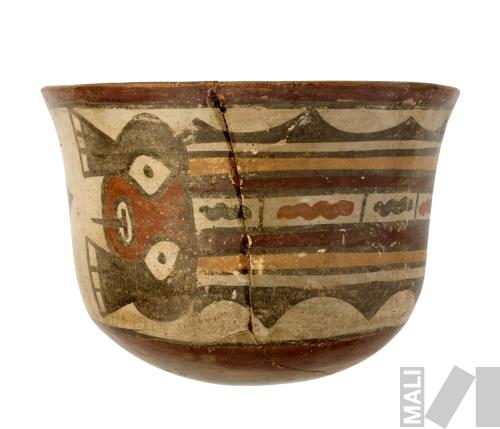 Taza con diseño de personaje mítico zoomorfo