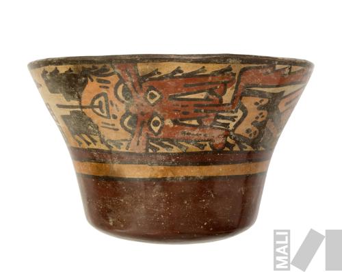 Taza que representa versión estilizada de Ser Mítico Antropomorfo