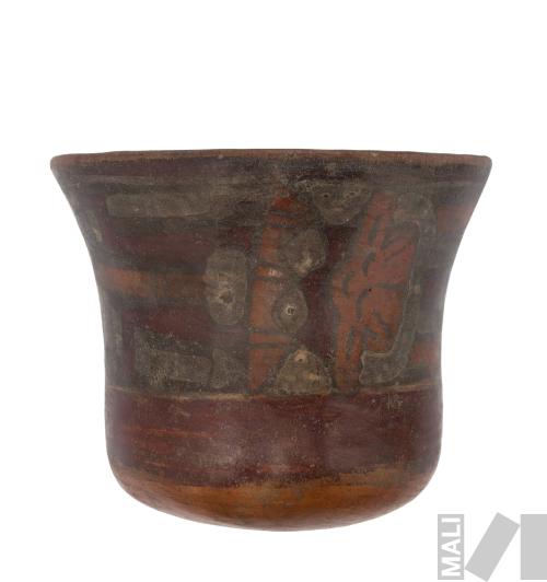 Taza con diseño de personaje mítico antropomorfo