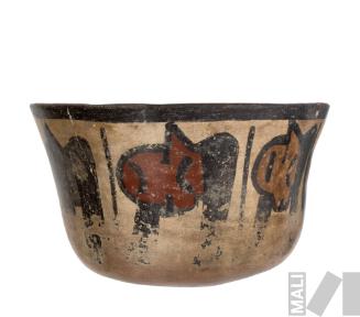 Taza con diseños de cabezas trofeo