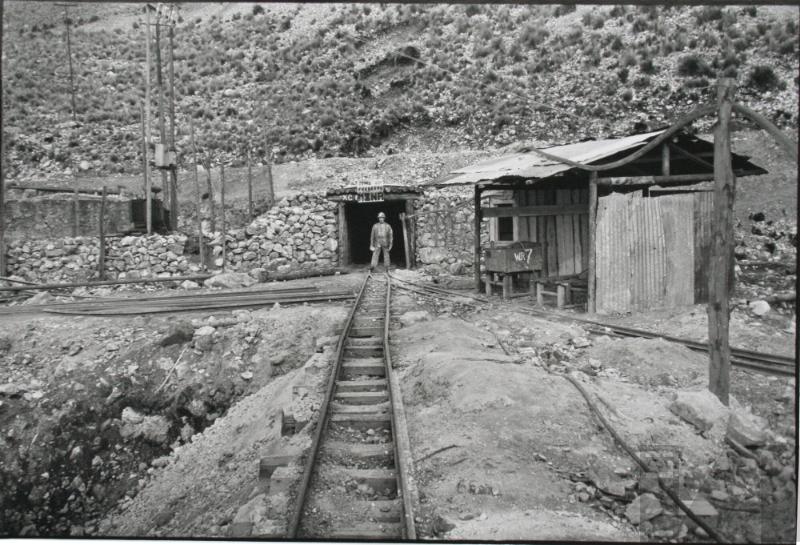 Minero al final del riel
